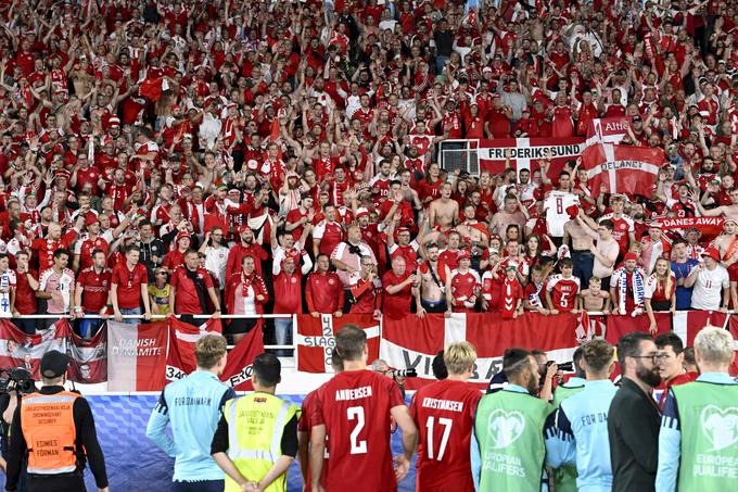 Danci bodo v petek na razprodanem Parknu zmago, ki bi jih, podobno kot Slovenijo, že odpeljala na Euro 2024, lovili brez številnih prvokategornikov. | Foto: Reuters