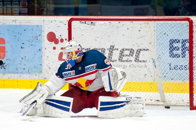 Luka Gračnar se je vrnil v ligo EBEL. Z Innsbruckom je gostoval pri nekdanjem klubu Salzburgu in zmago svoje ekipe pospremil na klopi. | Foto: Sportida