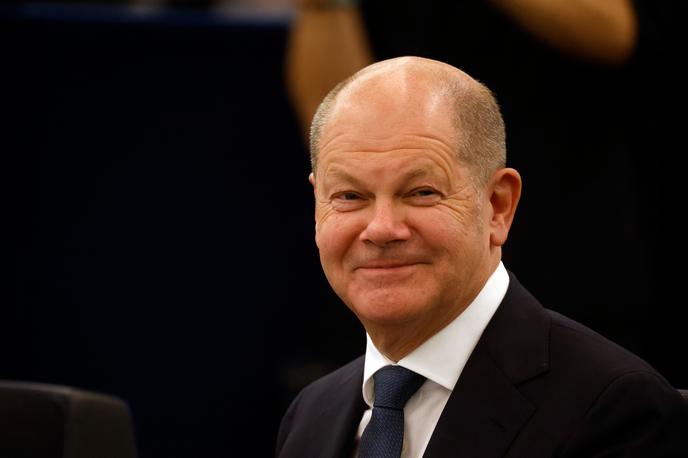 Olaf Scholz | Prihodnost ne pripada revizionistom, zaradi katerih danes trpijo Ukrajinci, je še poudaril Scholz. Pri tem je pozval, da se ne smemo bati kazanja moči, kot je današnja vojaška parada v Moskvi. "Ostanimo trdni v podpori Ukrajini, dokler bo treba," je dejal. | Foto Guliverimage