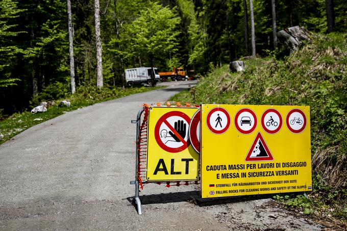 Cesta na Višarje je zaradi zadnjih del trenutno zaprta.  | Foto: Ana Kovač