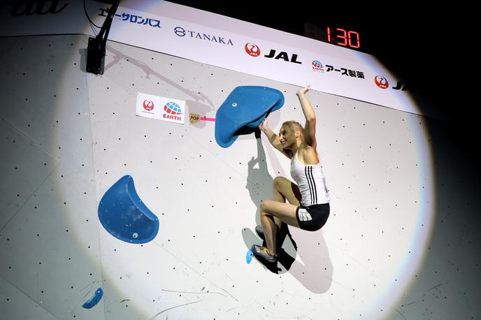 Janja Garnbret Hočiodži finale | Janja Garnbret je na Japonskem ubranila naslov svetovne prvakinje v balvanih. To je že njena četrta zlata medalja s svetovnih prvenstev, v zbirki pa ima še eno srebrno. Na balvanih je nepremagljiva že od aprila lani. | Foto Manca Ogrin