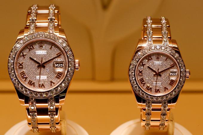 Rolex, Tissot in Patek Philippe. To so ena od najbolj znanih švicarskih urarskih podjetij, ki prinašajo Švicarjem veliko denarja. | Foto: Reuters