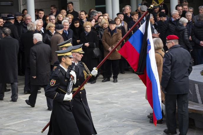 Pogreb slovenskega politika, pravnika in gospodarstvenika Janeza Zemljariča z vojaškimi častmi. | "Zloraba vojaških časti za poveličevanje šefa zločinske organizacije je nenazadnje tudi žalitev za Slovensko vojsko," menijo v SDS. | Foto Bojan Puhek