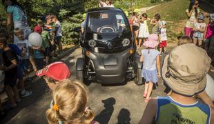 "Twizy je tak kot en avto!" (video)