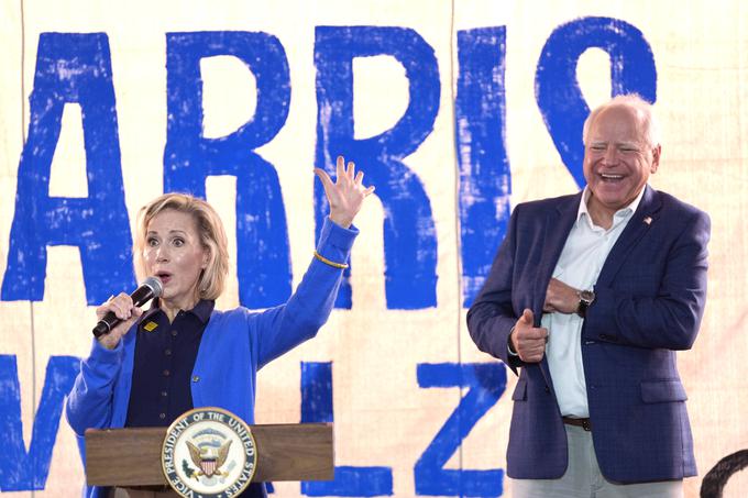 Tim Walz in njegova žena Gwen na predvolilnem shodu | Foto: Guliverimage