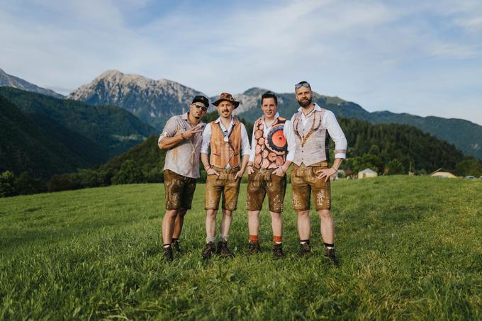 Fehtarji že nekaj časa veljajo za eno najbolj priljubljenih narodnozabavnih skupin pri nas. | Foto: Rok Deželak, Žan Zajc