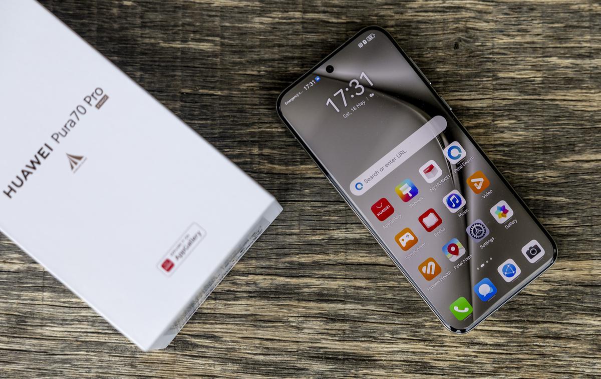 Huawei Pura 70 Pro | Model Pro je prvi od dveh članov družine premijskih pametnih telefonov Huawei Pura 70 za slovenski trg in za zdaj edini, ki so ga pri nas že začeli prodajati. | Foto Ana Kovač