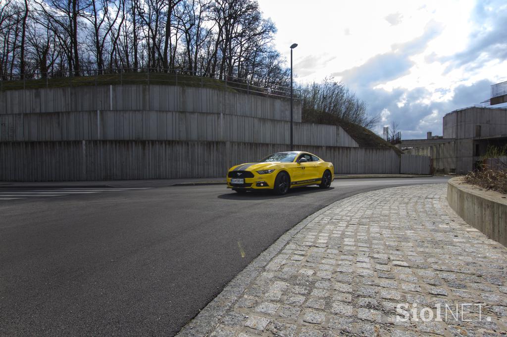 ford mustang karavana neukrotljivih avtosalon