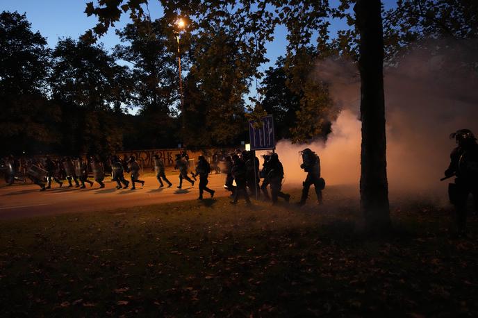 protesti | Uporaba prisilnih sredstev je bila po oceni komisije sorazmerna načinom, sredstvom in moči upiranja ter napadov na policiste. Kljub velikemu številu uporabljenih prisilnih sredstev komisija ni ugotovila, da bi bile osebe, zoper katere so bila uporabljena, poškodovane. | Foto Guliverimage