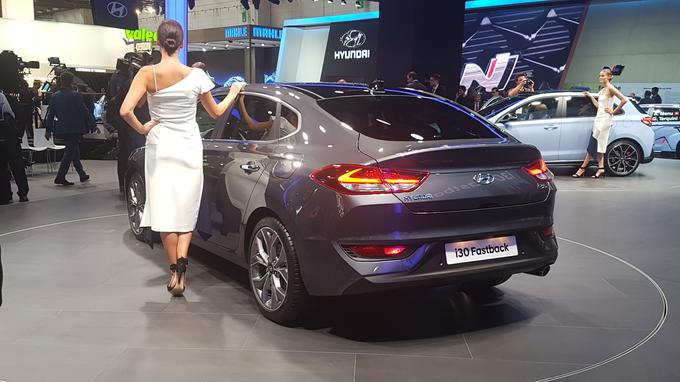 Zanimiv avtomobil je hyundai i30 fastback, ki ponuja petvratno karoserijo in s tem uporaben prtljažni prostor. V Slovenijo ta model prihaja v začetku naslednjega leta. | Foto: Gregor Pavšič