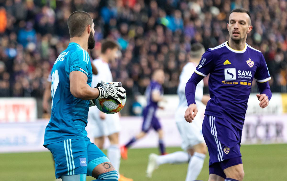 NK Maribor NK Mura | Matko Obradović, nekdanji vratar Maribora, se je izkazal z desetimi obrambami. | Foto Blaž Weindorfer / Sportida