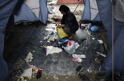 Migranti bežali pred policijo, ki je evakuirala Idomeni (foto in video)