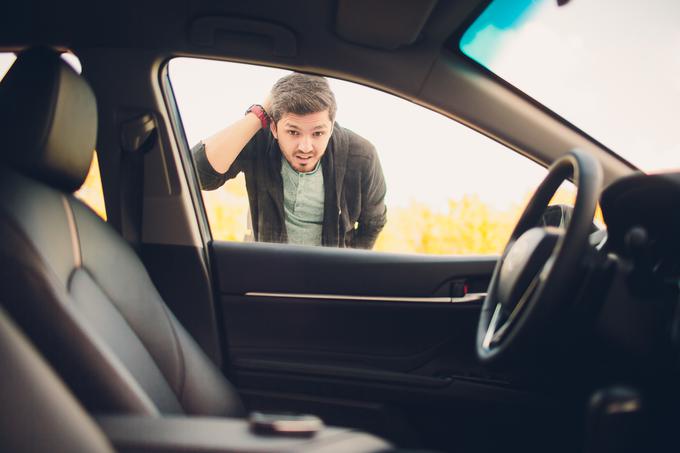 Ključe naj iz zaklenjenega vozila rešijo za to usposobljeni strokovnjaki. | Foto: Shutterstock