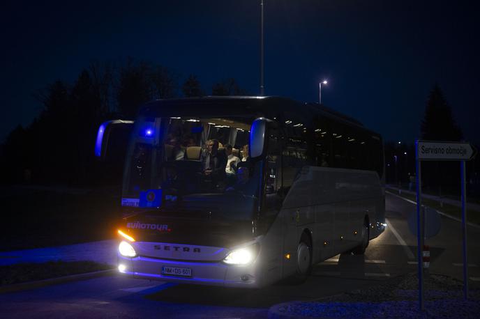 Prihod portugalsek nogometne reprezentance na Brnik. | Portugalski nogometaši na poti v Ljubljano. | Foto Bojan Puhek