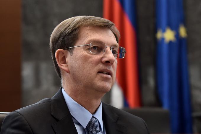 Predsednik SMC Miro Cerar je opozoril, da je treba najti rešitve, ki ne bodo posegale v ranljive ali občutljive družbene skupine, med drugim v družino. | Foto: STA ,