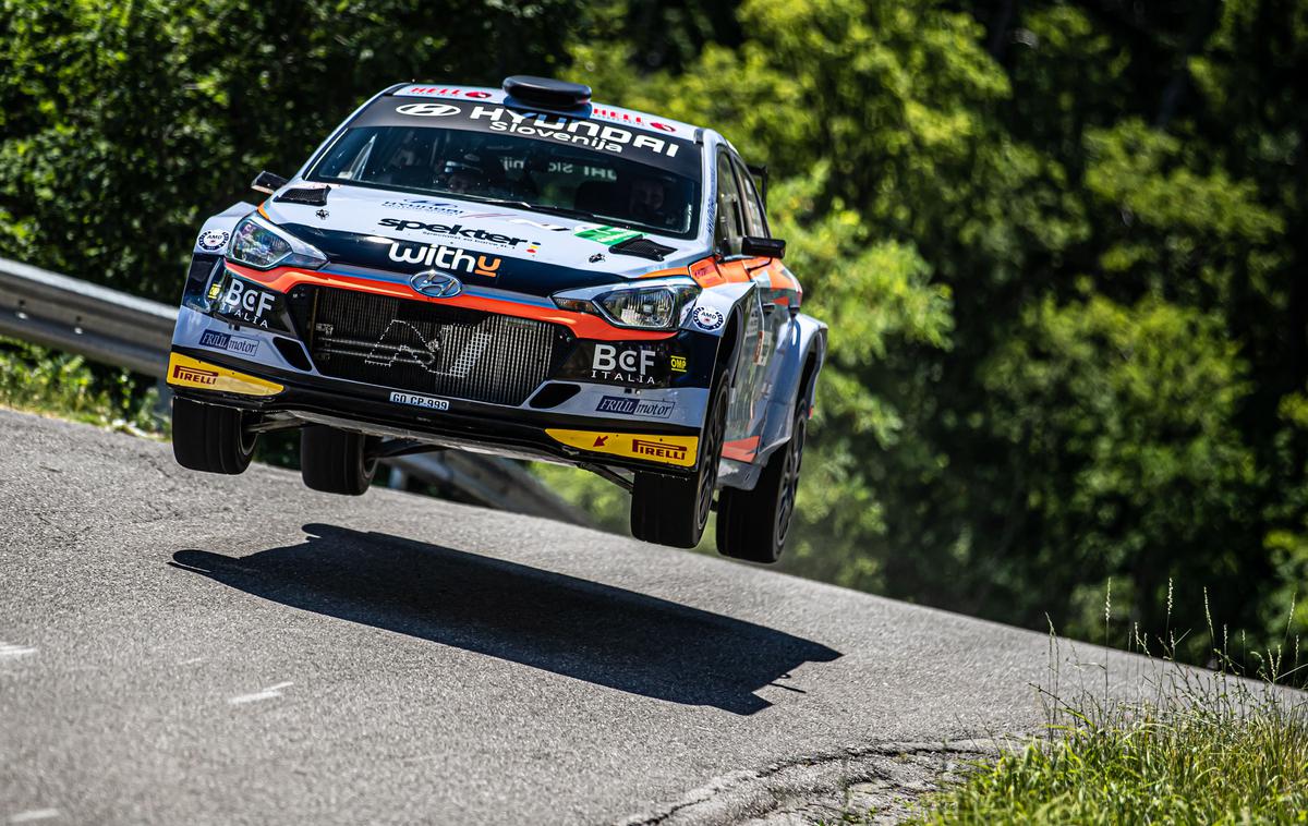 Reli Vipava | Rok Turk in Vili Ošlaj (hyundai i20 R5) tudi po zraku do nove zmage na relijih v Sloveniji. | Foto Uroš Modlic