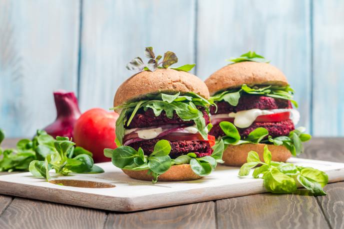 veganski burger | Veganski burger ostaja, je odločil EU-parlament. | Foto Getty Images