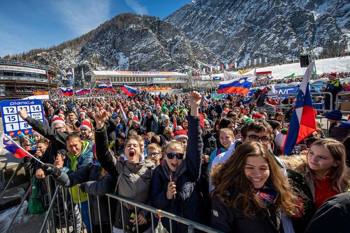 Planica Navijači 2019 Transparenti | Rockovski zvezdniki? Ne, v Planici za neverjetno evforijo in bučno navdušenje skrbijo smučarski letalci. | Foto Vid Ponikvar