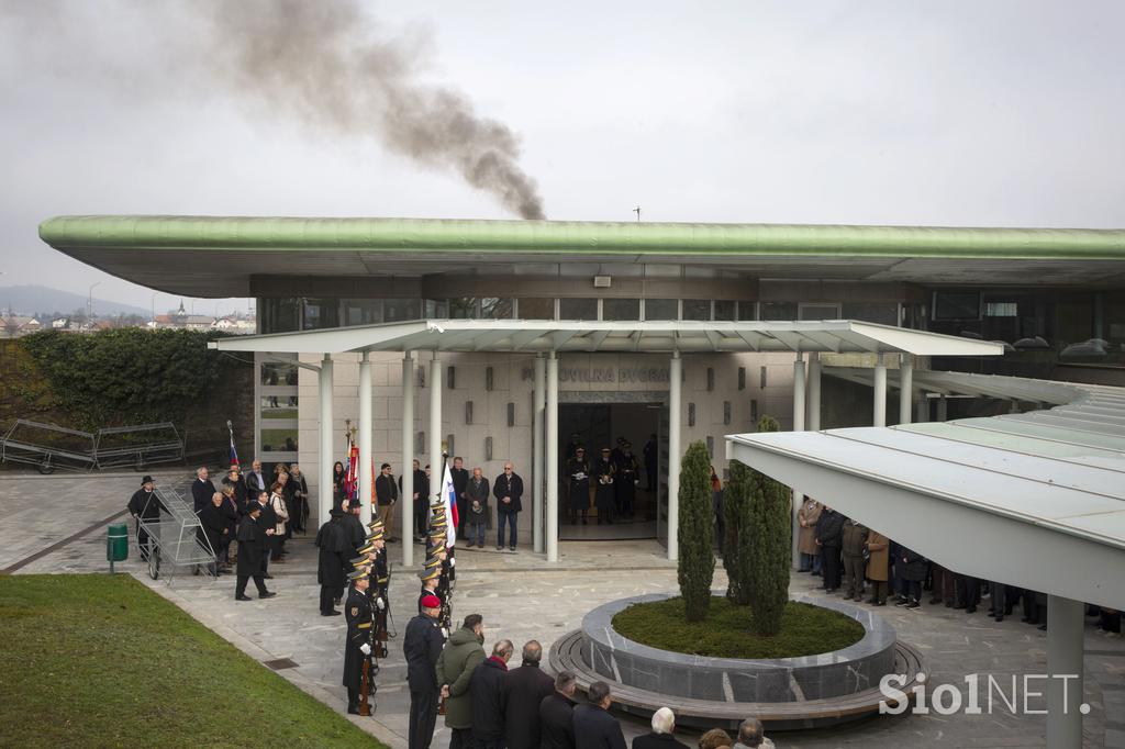 Pogreb slovenskega politika, pravnika in gospodarstvenika Janeza Zemljariča z vojaškimi častmi.