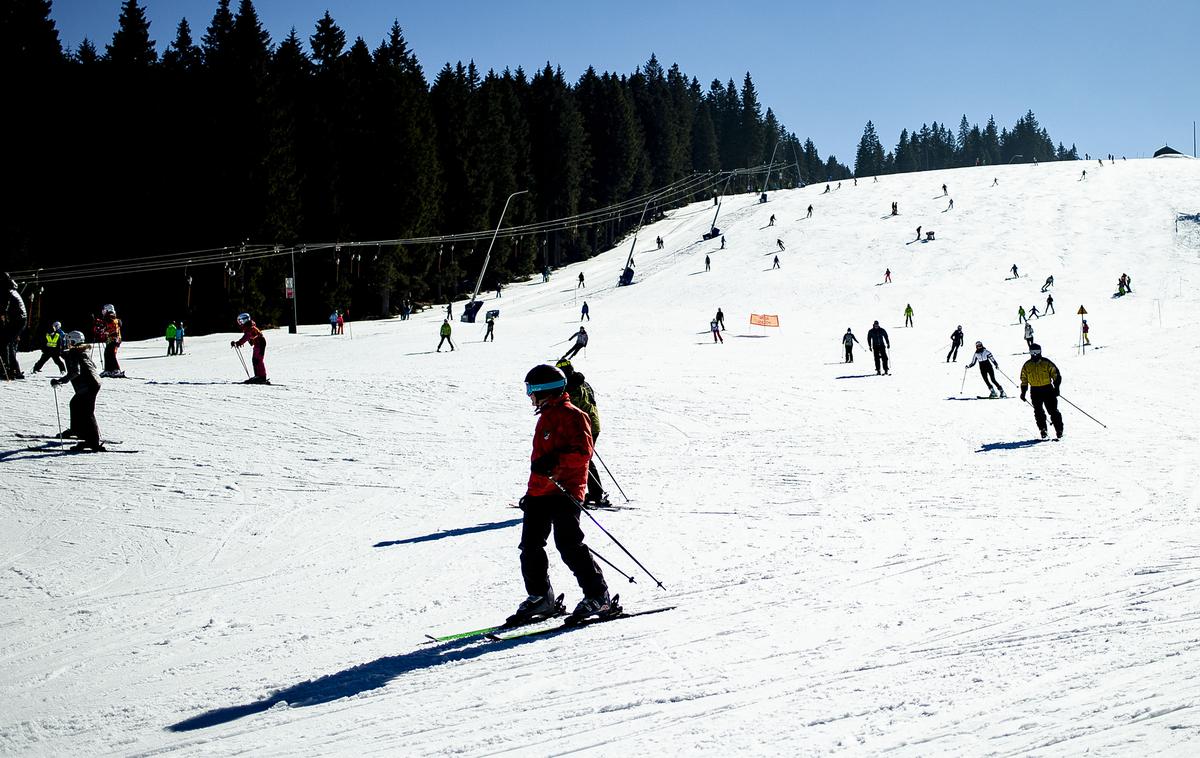 Smučišče Rogla | Zaradi poškodb so morali dva smučarja prepeljati v bolnišnico.  | Foto Ana Kovač