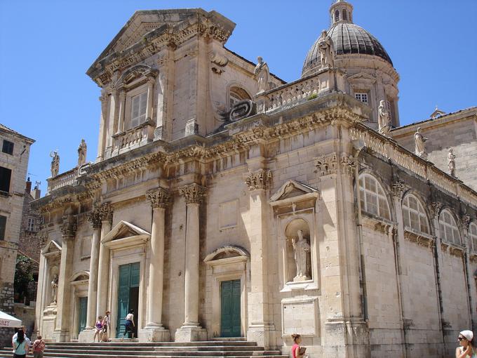 Po legendi so Dubrovničani svojo katedralo dobili prav zahvaljujoč Robinu Hoodu. | Foto: Thomas Hilmes/Wikimedia Commons