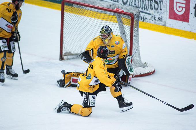 Vratar Pustertala Colin Keith Furlong je zaustavil vseh 25 strelov Ljubljančanov. | Foto: Peter Podobnik/Sportida