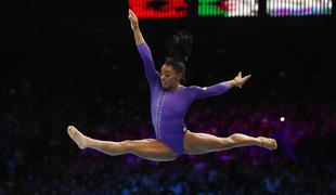 Simone Biles do štirih naslovov