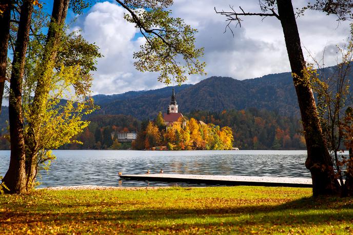 Bled, Blejsko jezero, jesen | Za vodenje Bleda ni posebnega zanimanja. Sedanji župan Janez Fajfar namreč nima protikandidata. | Foto Thinkstock