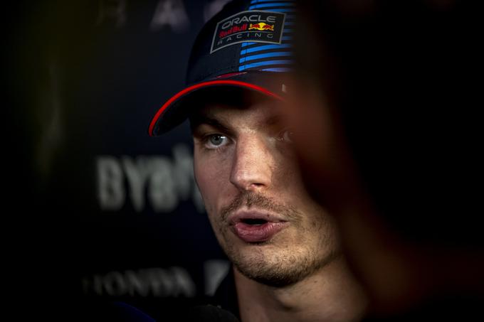 Max Verstappen je moral odgovarjati na vprašanje o očetu Josu in svoji prihodnosti pri Red Bullu. | Foto: Guliverimage