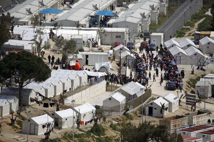 Med  zadrževanimi migranti so po navedbah AI tudi ranljive skupine, kot so dojenčki, majhni otroci, nosečnice, invalidne in bolne osebe, kar je nedopustno. | Foto: 