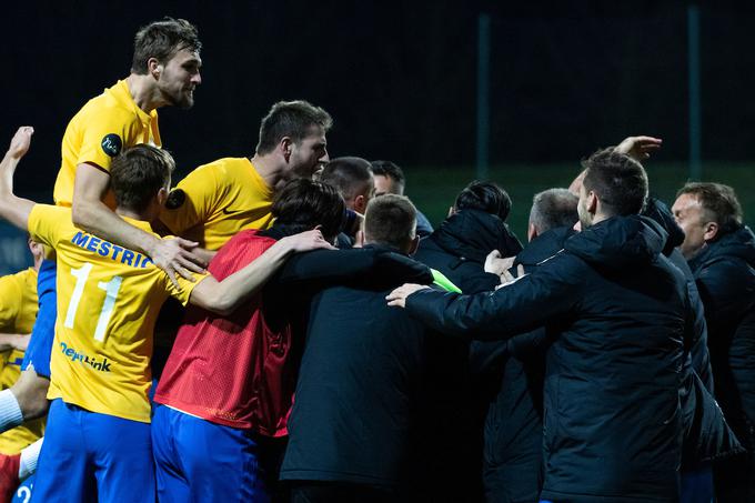 V drugi ligi je v najboljšem položaju za napredovanje vodilni Koper. Pred Gorico ima tri točke prednosti. | Foto: Blaž Weindorfer/Sportida