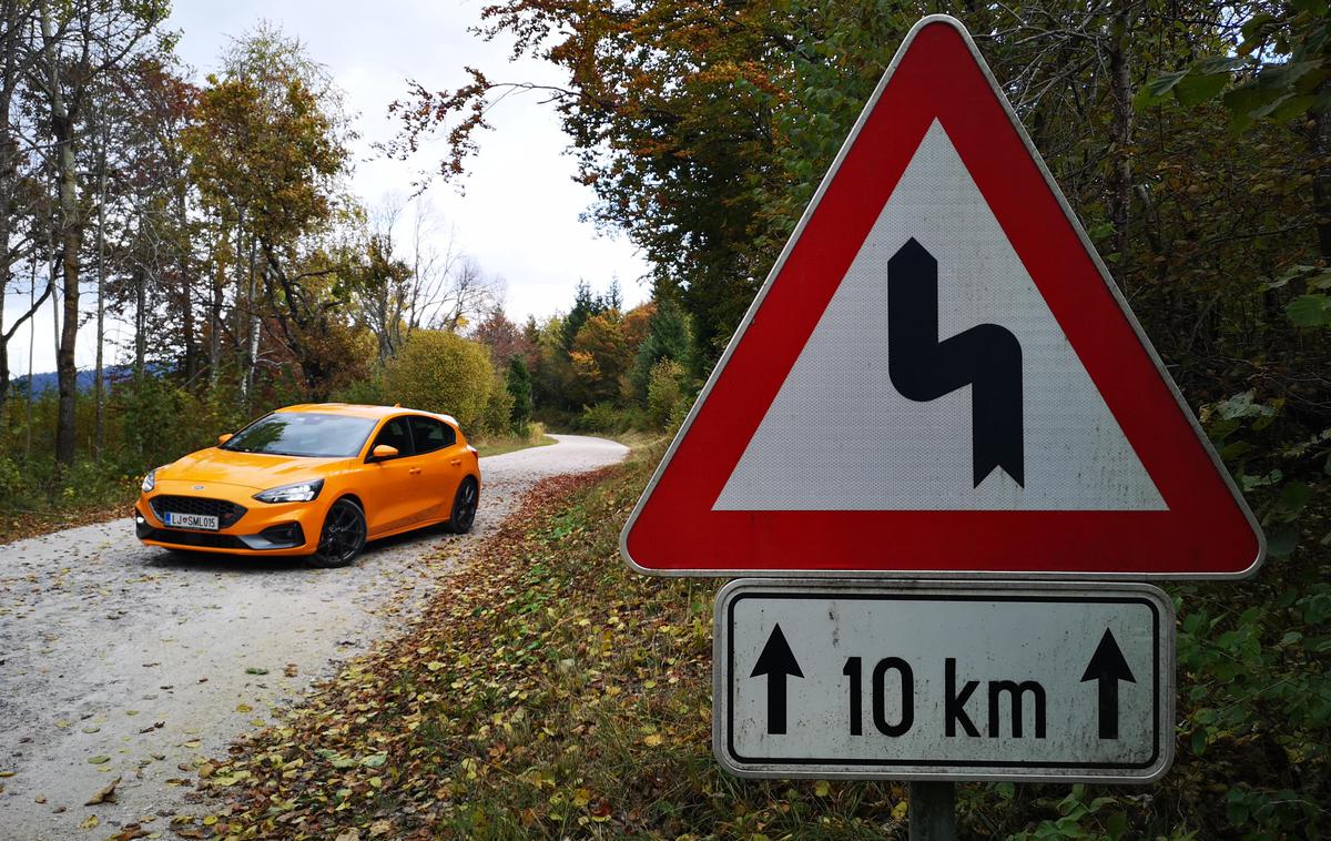 Ford focus ST | Ford focus ST in cesta na Krim. Ena izmed lokacij prvega relija Saturnus, ki je potekal v noči s 14. na 15. oktober leta 1978. | Foto Gregor Pavšič