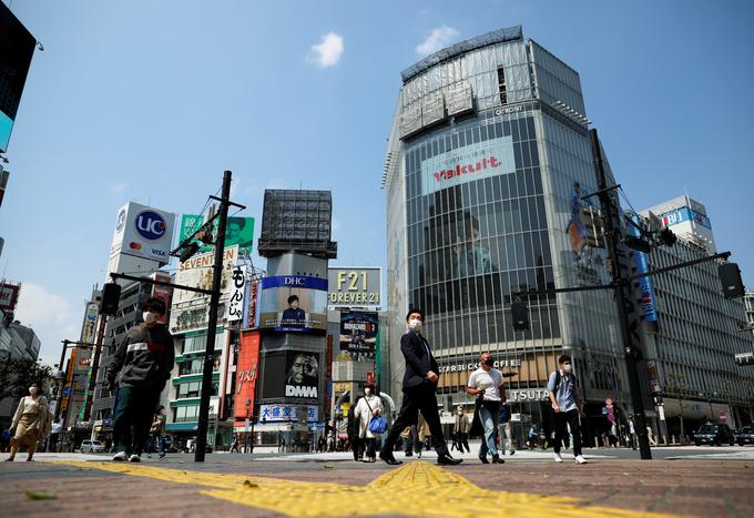 V času pandemije so skoraj opustele sicer zelo živahne ulice in prehodi za pešce v tokijskem mestnem predelu Shibuya. Ali bodo zgledu predmestja Yamato sledili tudi v japonski prestolnici? | Foto: Reuters