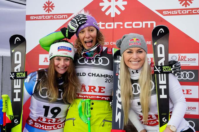 Na stopničkah v družbi srebrne Corinne Suter in bronaste Lindsey Vonn | Foto: Getty Images