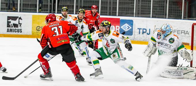 Jeseničani imajo v soboto drugo priložnost za preboj v polfinale. Tam na zmagovalca med železarji in Lustenauom čaka Asiago. | Foto: HDD Jesenice, Drago Cvetanovič