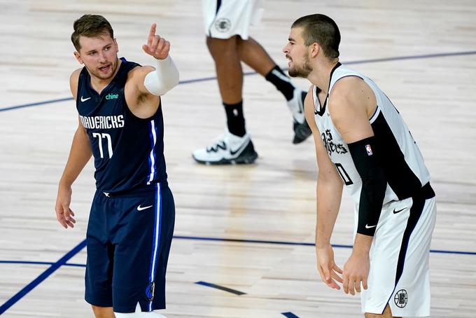 Ivica Zubac (desno) je končal dvoboj pri 21 točkah in 15 skokih, iz igre pa je zadel vseh deset metov. V večini primerov je žogo zabil v koš. | Foto: Guliverimage/Getty Images