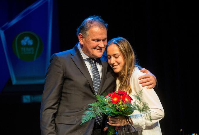 Kaja Juvan in Marko Umberger, predsednik teniške zveze | Foto: Vid Ponikvar/Sportida