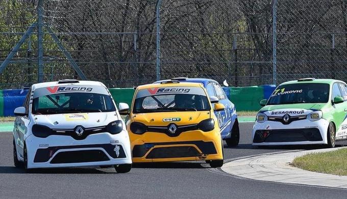 Prvi dirki pokala Twingo na Hungaroringu v znamenju Ivanuše, Štefančiča, Fabijana in Grma. | Foto: Lema Racing