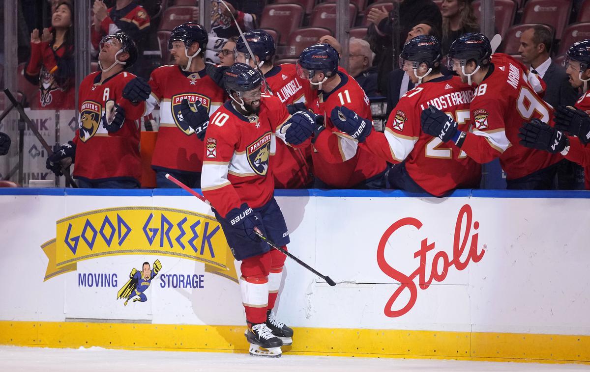 Florida Panthers Carolina Hurricanes | Hokejisti Florida Panthers so v derbiju večera Carolina Hurricanes zadali prvi poraz v sezoni. | Foto Guliverimage