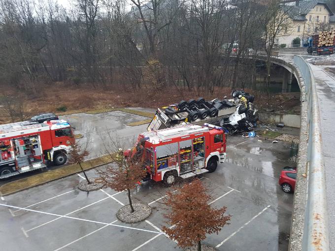 nesreča tovornjak Kranj | Foto: Gasilsko reševalna služba Kranj