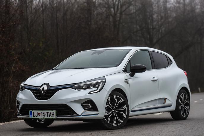 Renault clio e-tech hybrid | Razen po napisih Hybrid in E-tech se testni clio ne razlikuje od nedavno preizkušenega TCe 130 initiale paris. | Foto Gašper Pirman