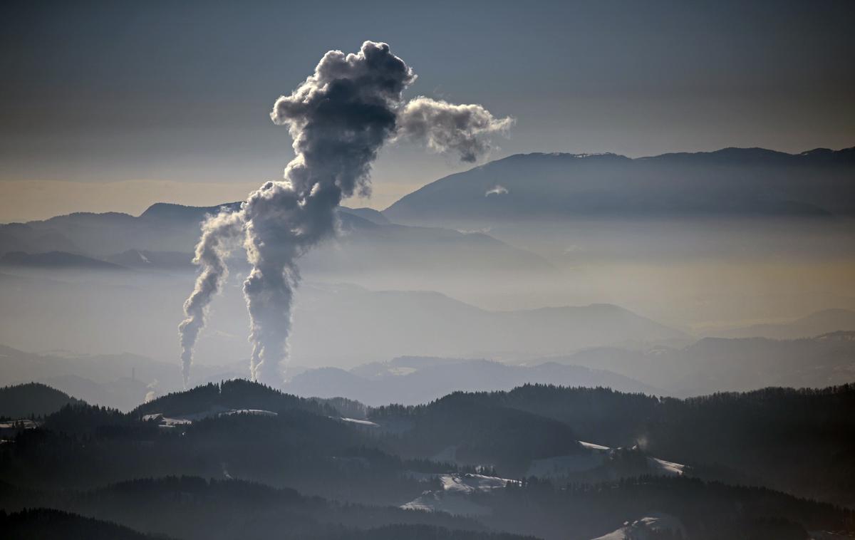 Teš 6 | Šesti blok Termoelektrarne Šoštanj (Teš) so 5. decembra znova zagnali, je poročala Slovenska tiskovna agencija. Teš 6 so namreč s ciljem privarčevati premog za zimske mesece, ko bodo potrebe po energiji večje in bo uvoz elektrike predvidoma dražji, iz omrežja začasno izklopili 14. oktobra. | Foto STA