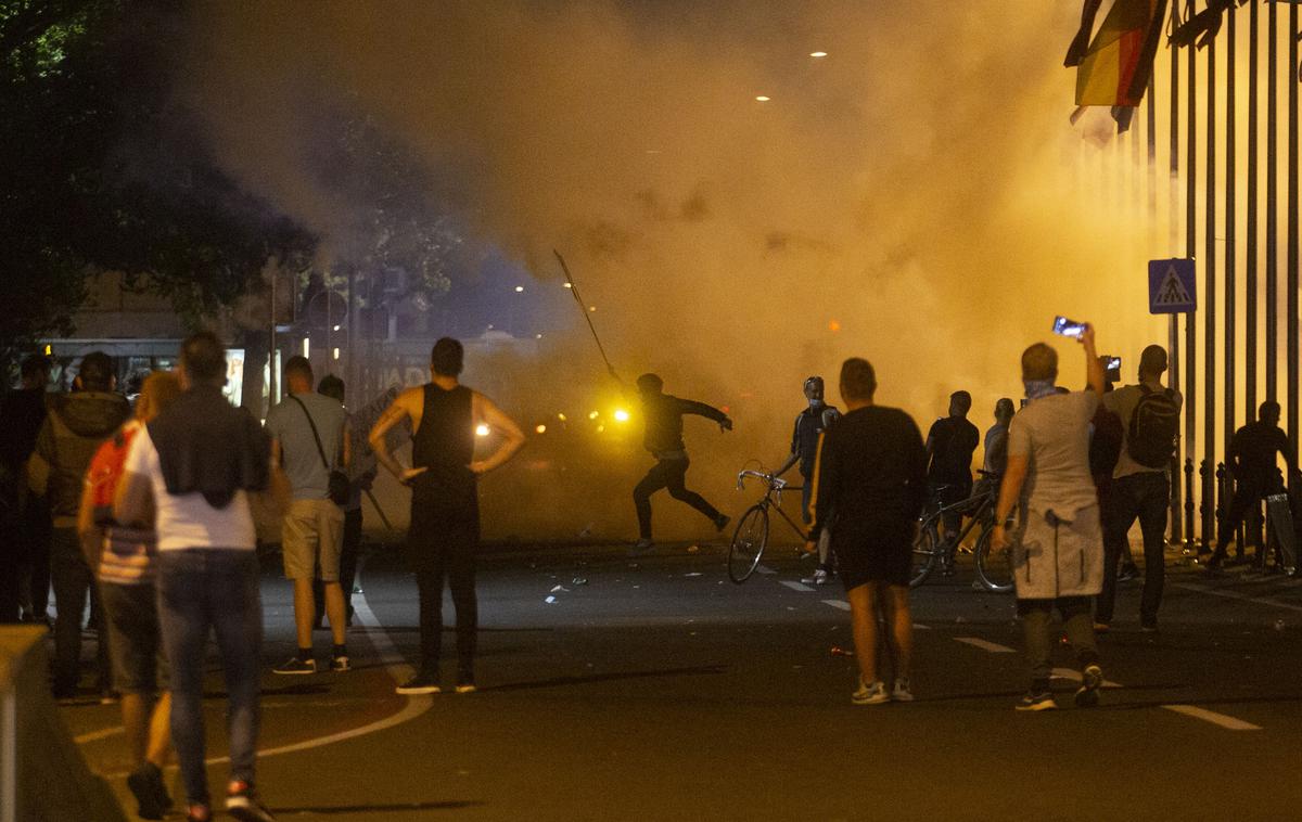 Nasilni protesti proti ukrepom vlade. | Foto Bojan Puhek