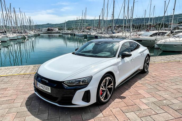 Audi e-tron GT | Audi je svoj paradni električni model e-tron GT opremil z drznim videzom, ki poskrbi za obračanje glav mimoidočih. | Foto Gašper Pirman