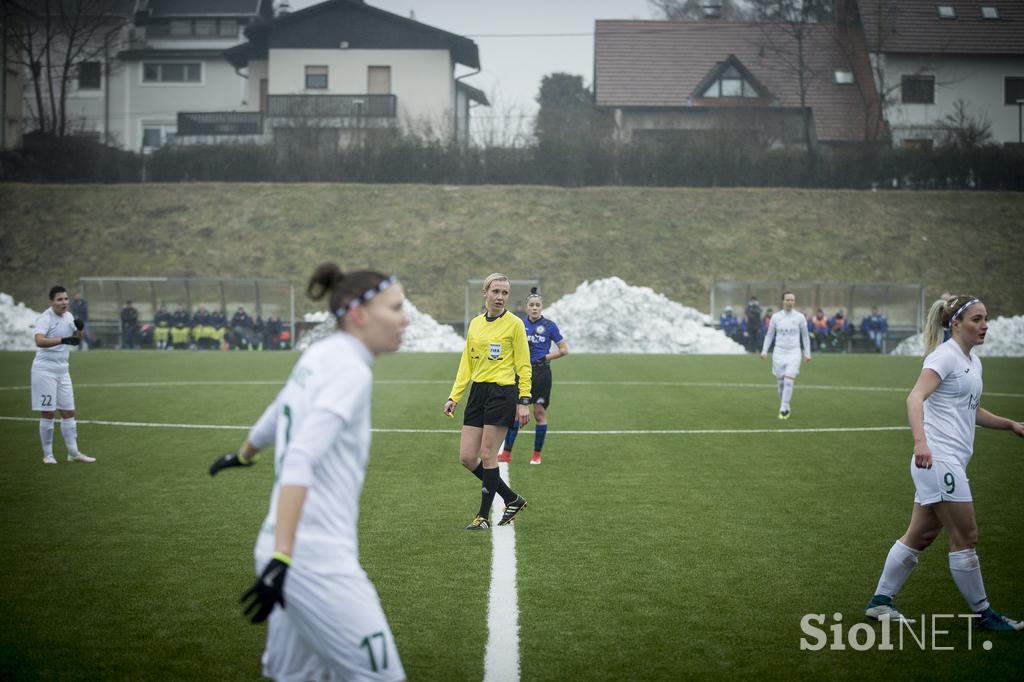 Aleksandra Česen nogometna sodnica