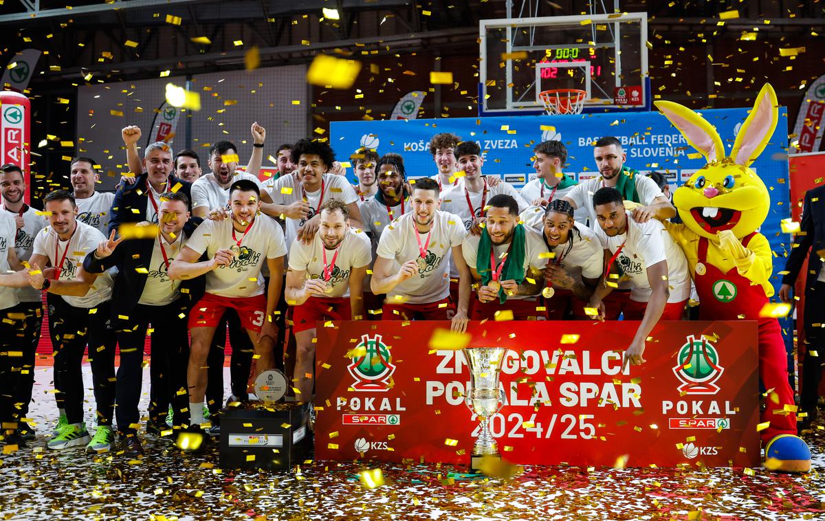 Pokal Spar, finale: Cedevita Olimpija - Krka | Cedevita Olimpija je bila v finalu Pokala Spar boljša od novomeške Krke in še štirindvajsetič dvignila lovoriko. | Foto Aleš Fevžer