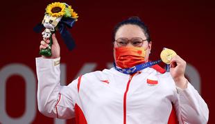 Lijeva z olimpijskim rekordom v kraljevski kategoriji dviganja uteži do zlata