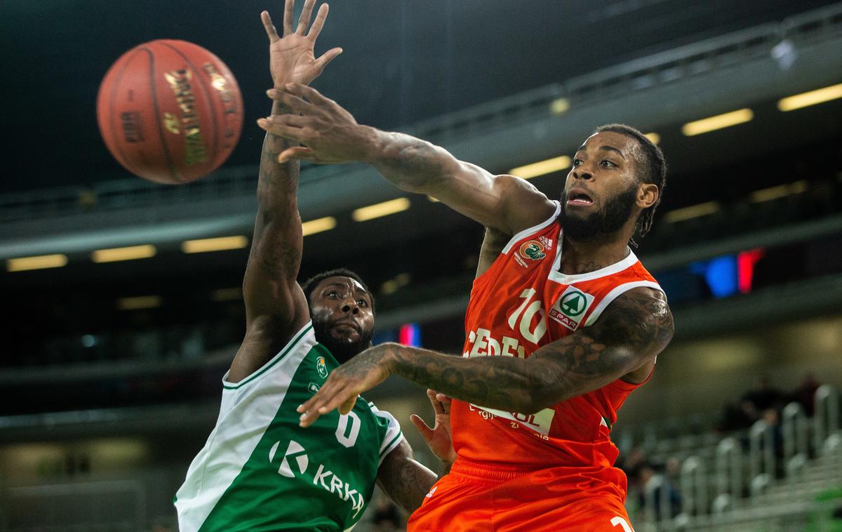 Glenn Miller Cosey in Codi Miller-McIntyre | Cedevita Olimpija je v uvodnem derbiju drugega dela državnega prvenstva premagala Krko. | Foto Vid Ponikvar