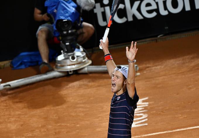 Presrečni Argentinec Diego Schwartzman, ki bo nastopil v polfinalu mastersa v Rimu, kjer se bo pomeril s Kanadčanom Denisom Shapovalovom. | Foto: Reuters