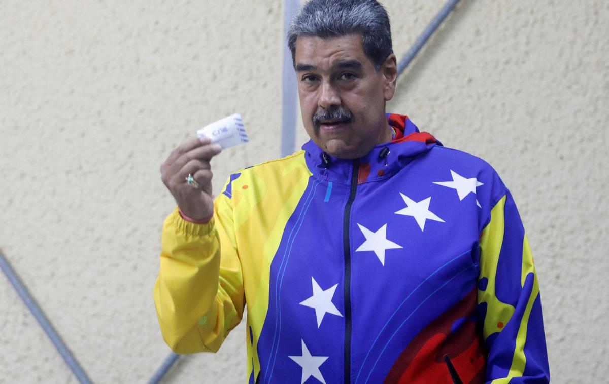 Nicolas Maduro | Nicolas Maduro, ki se poteguje za svoj tretji šestletni mandat, je oddal svoj glas kmalu po odprtju volišč ob 6. uri zjutraj po krajevnem času v prestolnici Caracas. Ob tem je dejal, da bo spoštoval rezultate volitev. | Foto Reuters